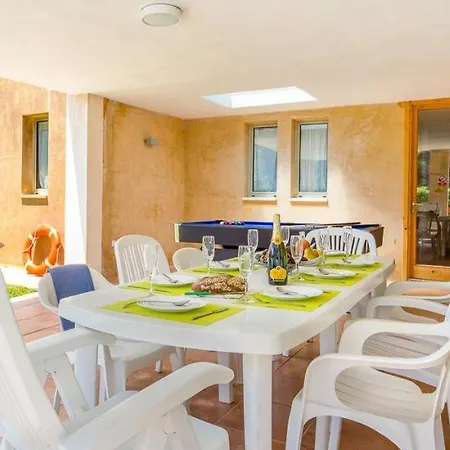 Sleeps 7 Pool Air Con Wifi *