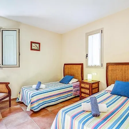 Sleeps 7 Pool Air Con Wifi Son Parc