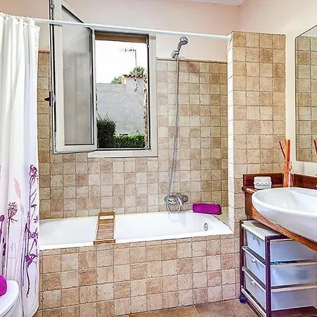 Sleeps 7 Pool Air Con Wifi Villa